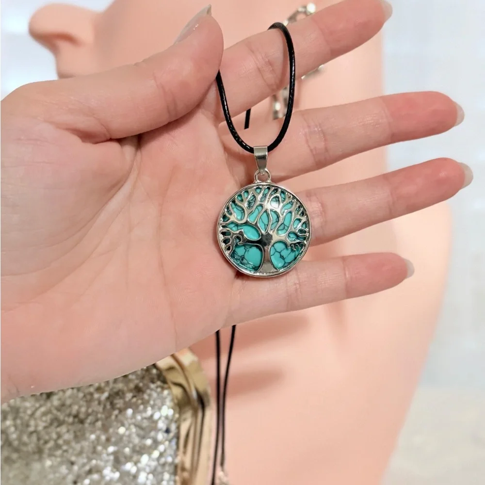 Silver Tree of Life Pendant Necklace. - Picture 4 of 5